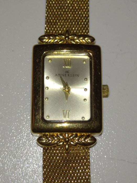 Продам жіночий годинник Anne Klein