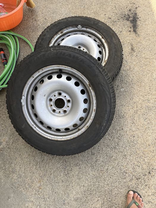 2 jantes com pneu( bom estado) 195/65R15