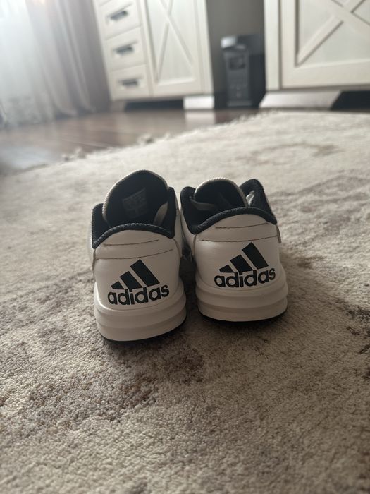 Кросівки -adidas