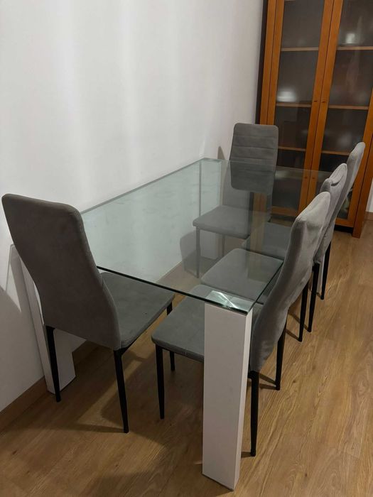 Mesa De Vidro Com CadeirAS