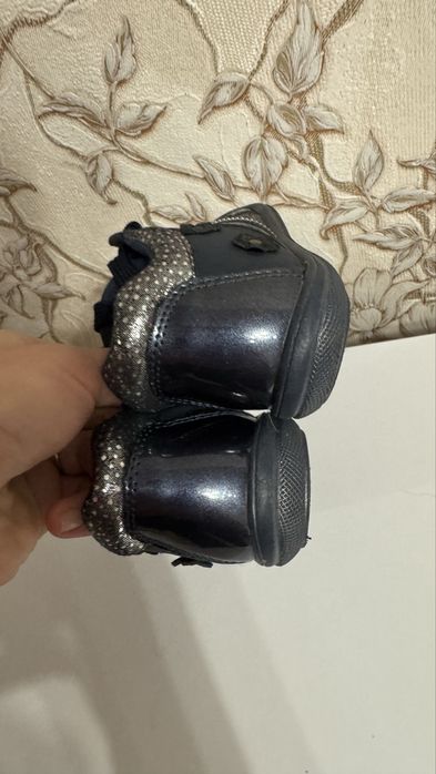 Продам взуття для дівчинки , ботінки,черевики,туфлі,кросівки