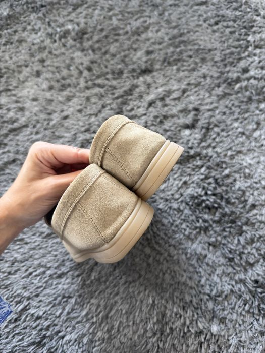 Beżowe mokasyny zamszowe Massimo Dutti 37