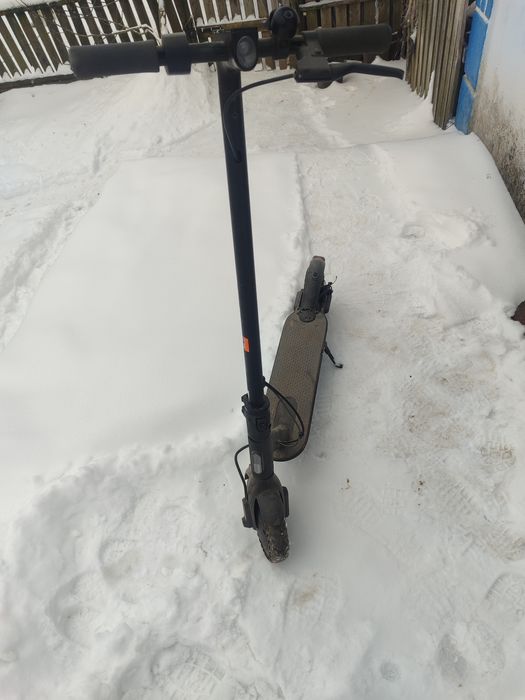 На повному ходу електросамокат Xiaomi