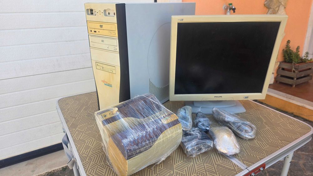 Computador Antigo + Monitor