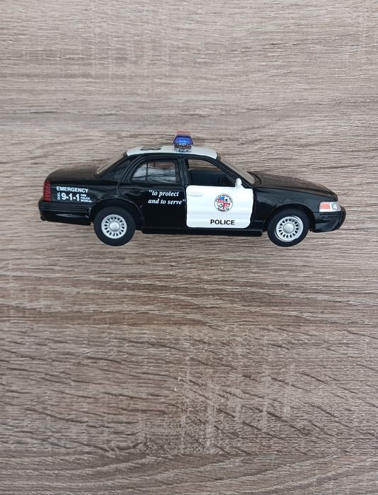 Нова поліцейська машинка