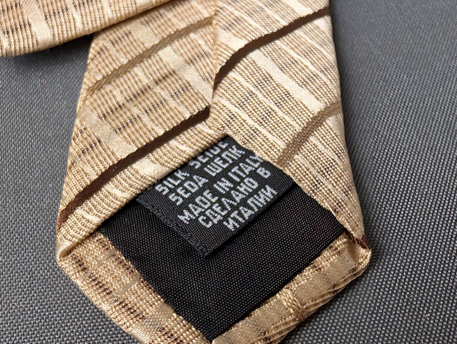 Нова краватка HUGO BOSS італійський шовк з бірками та коробкою (Made in Italy)
