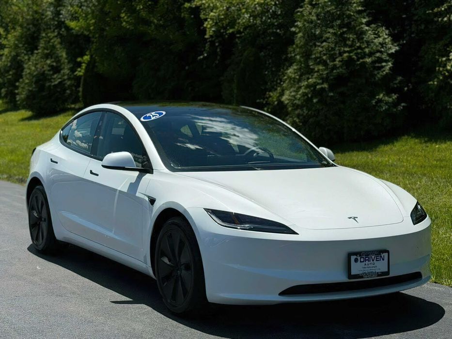 Tesla Model 3      2025
