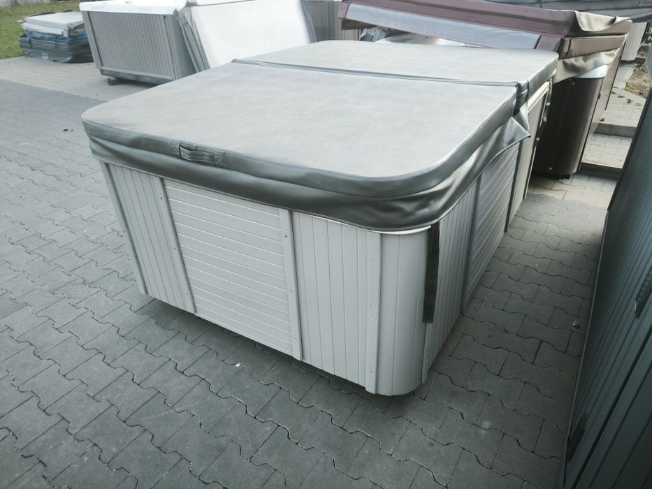 Jacuzzi Ogrodowe Balboa z hydro i powietrznym masazem