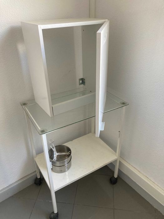 conjunto de equipamento de consultório médico