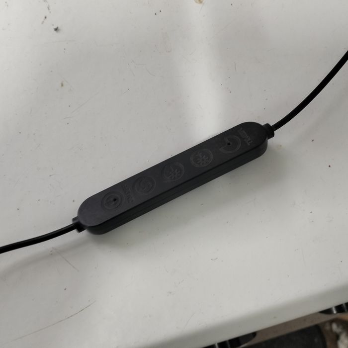 Candeeiro de secretaria luz led e fixação à mesa