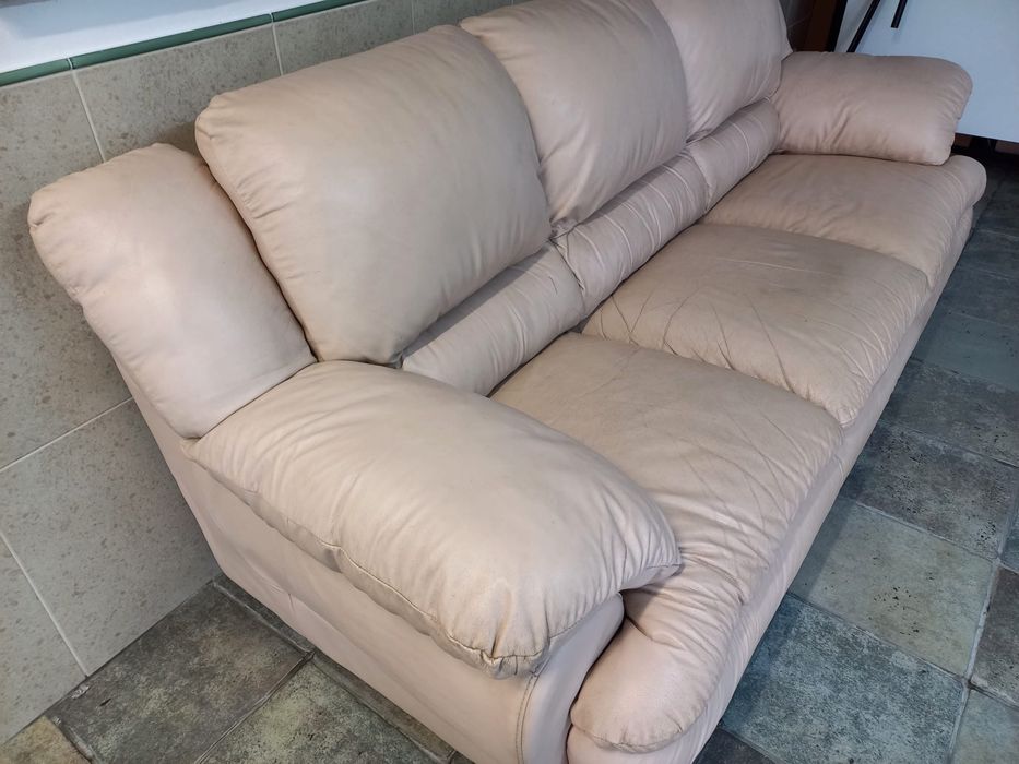 Sofá três lugares