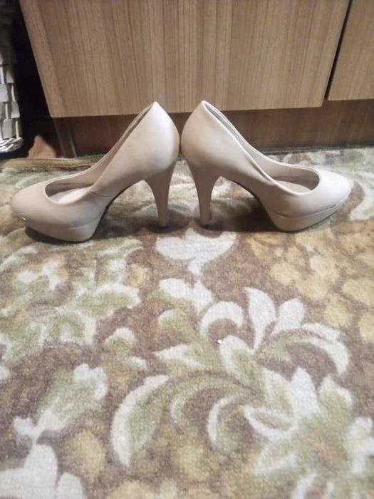 Sprzedam buty na szpilku
