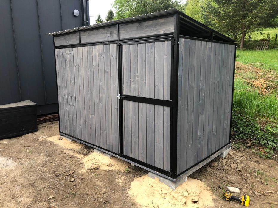 Kojec dla psa-schowek-drewutnia.