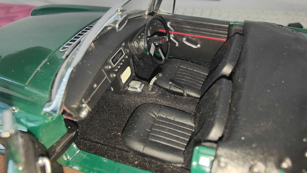 Kyosho MGB Roadster (1:18)