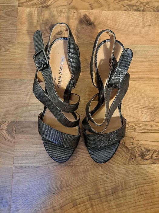 Sandały na obcasie MAD OVER HEELS czarne błyszczące rozm. 38 / 5