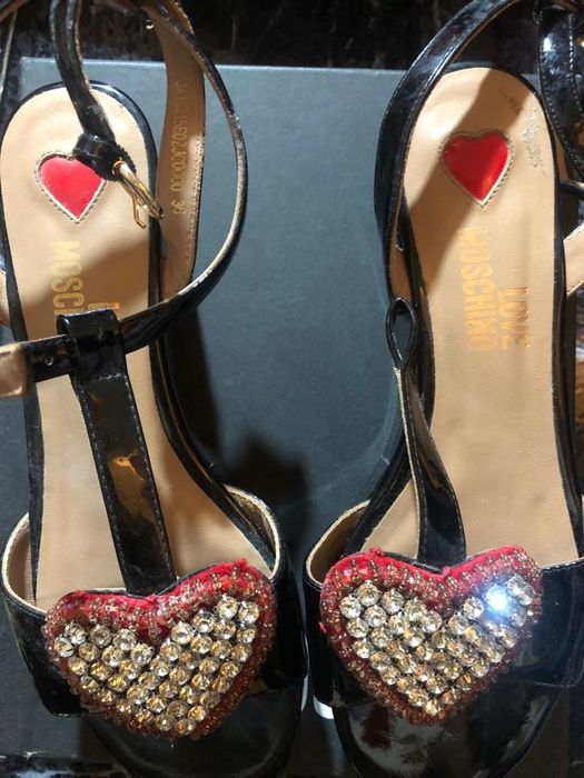 Vendo sandálias quase novas