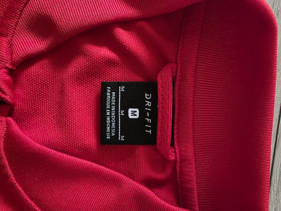 Nike bluza sportowa czerwona Dri-FIT Red rozmiar M

ramion  44 cm
szerokość pahy 56 cm
długość 69cm