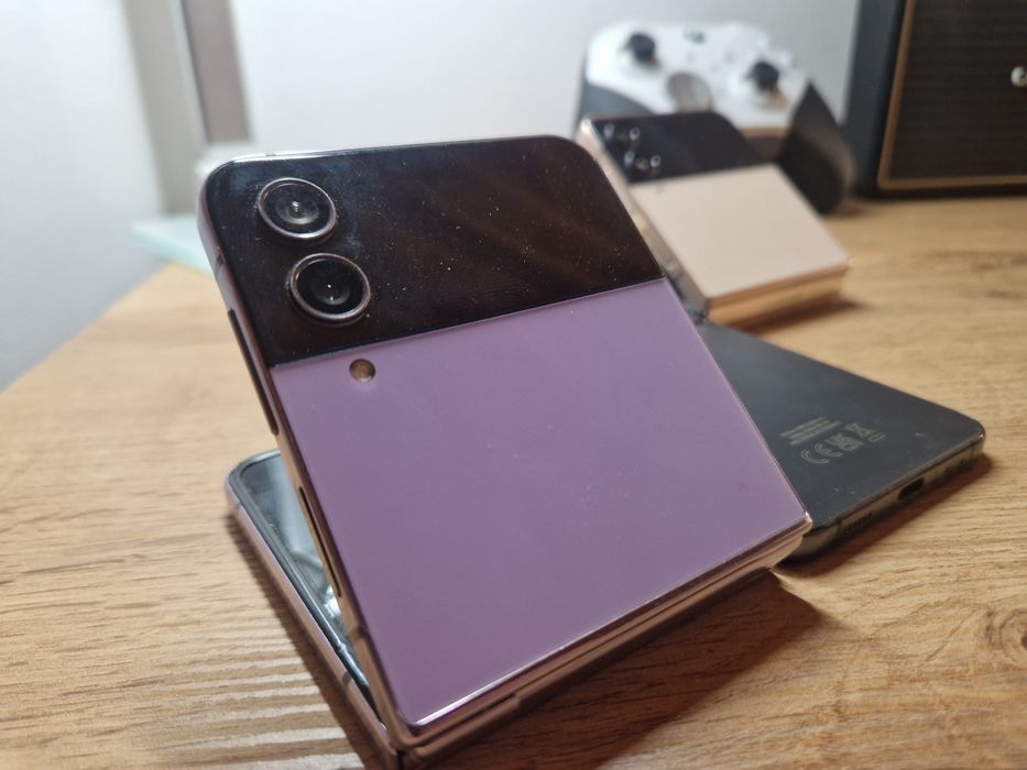 Samsung Galaxy Z Flip 2,3 деталі