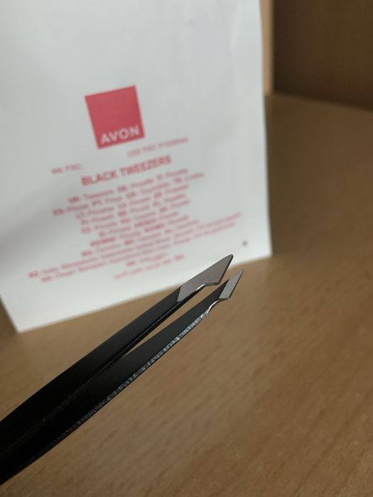 Pęseta precyzyjna kosmetyczna Avon czarna