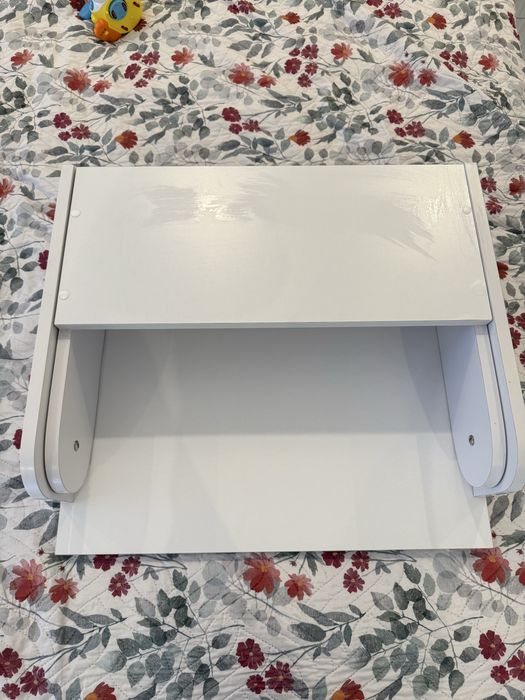 Пеленальний столик