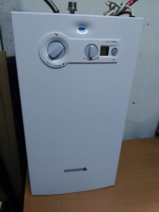 vários esquentadores ventilados de 11,14, e 18 litros