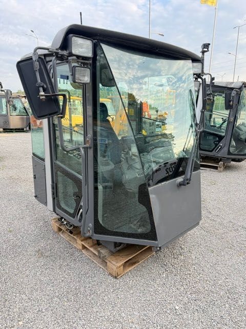 HITACHI ZW 150 KABIN używana kompletna do ładowarki kołowej
