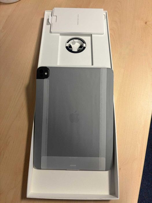 Tablet APPLE iPad Pro (2025) 13 M5 256GB Wi-Fi Gwiezdna czerń MDYJ4HC/A