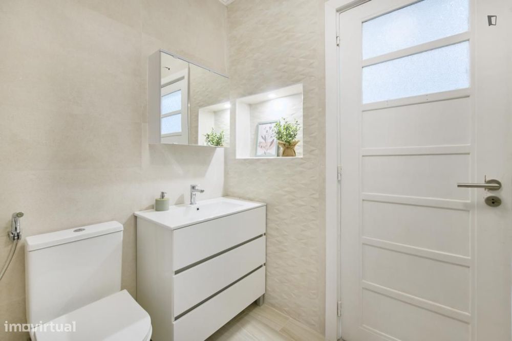 Quarto - localizado em Alameda Lisbon