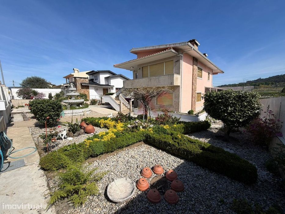 Moradia T5 com Piscina em Silvares, Guimarães