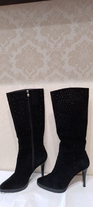 Жіночі замшеві сапоги.стан супер.41 р