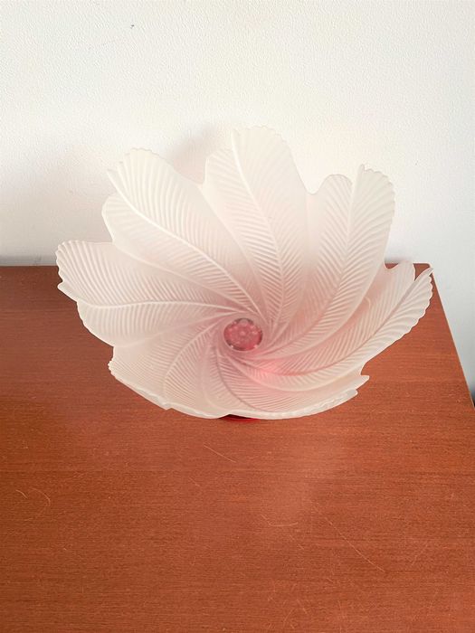 Fruteira em Vidro Branco com Folhas