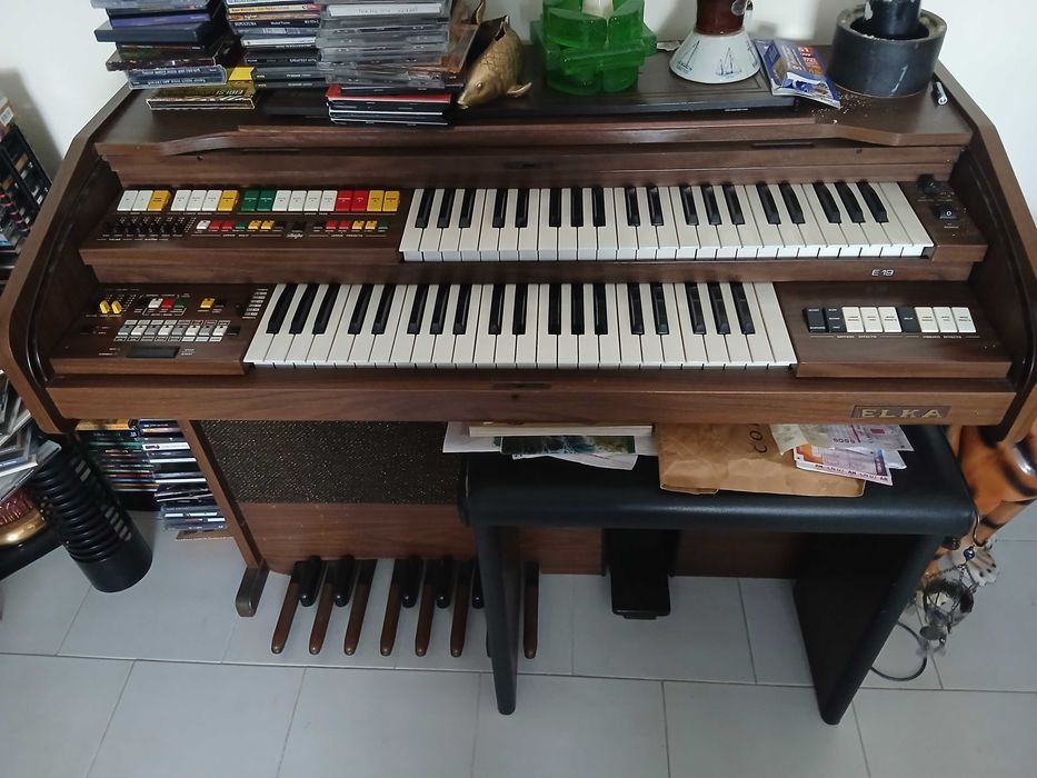 Órgão em bom estado e funcional