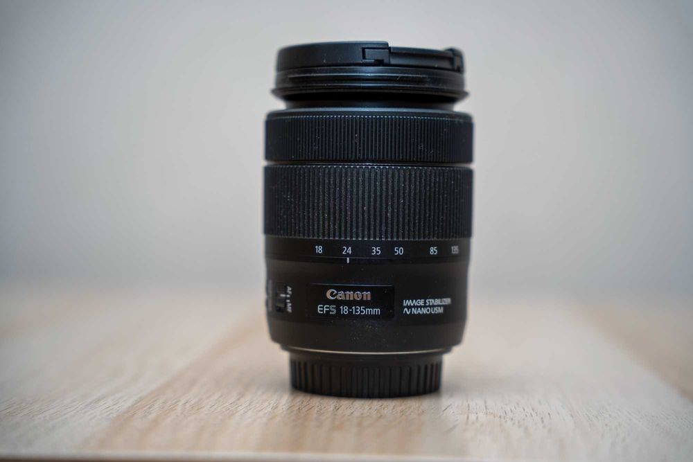 Canon 18-135 mm IS USM EF-S  F/3.5-5.6 zestaw obiektyw