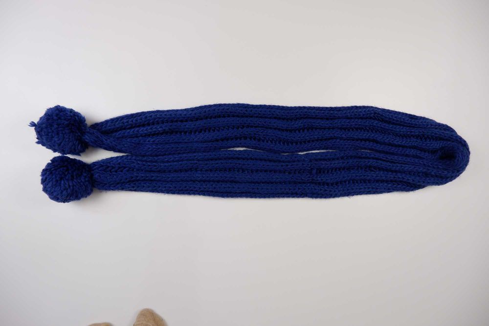 Шарф с крупно вязаный с помпоном синий длинный ручная работа хомут