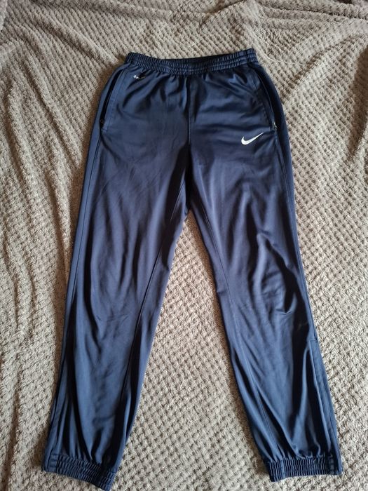 Dresy nike 137-140 M