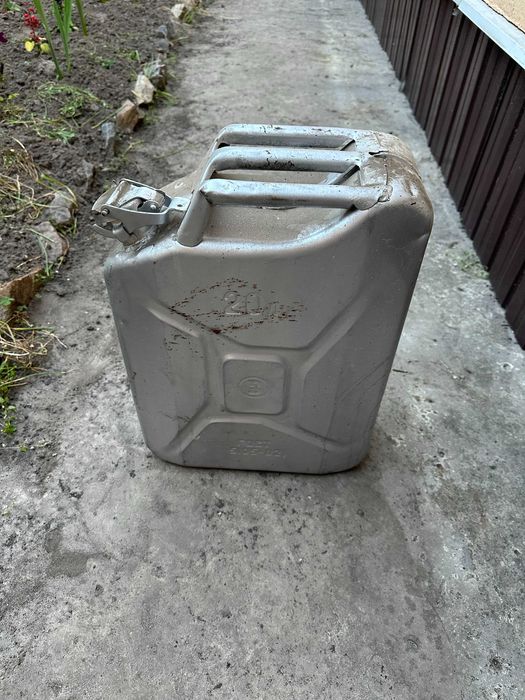Хозяйственная канистра 20 л