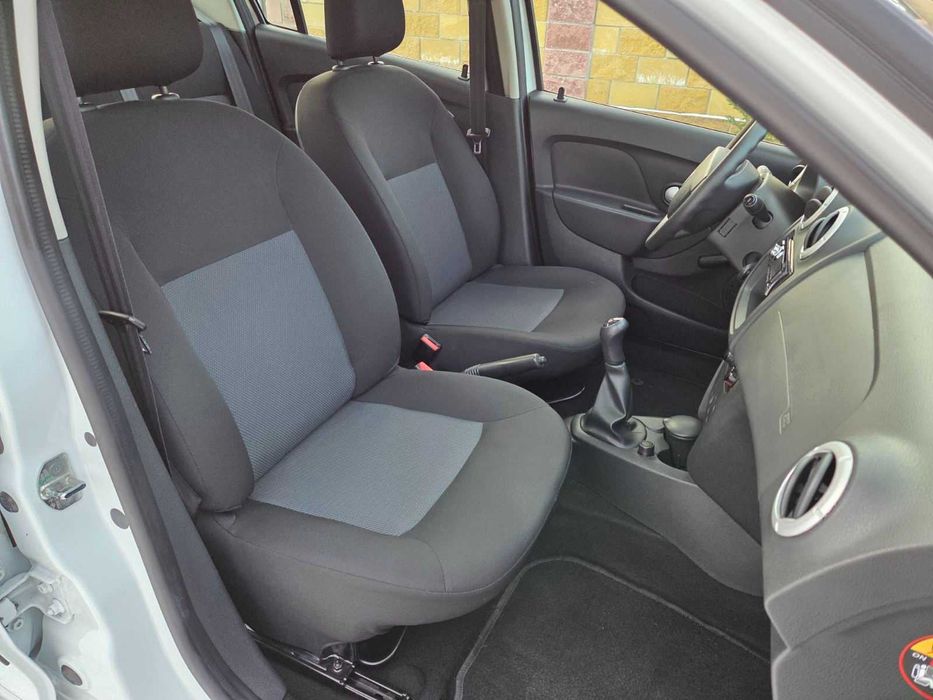 В ідеальному стані Dacia Logan 2015. Не битий, не фарбований