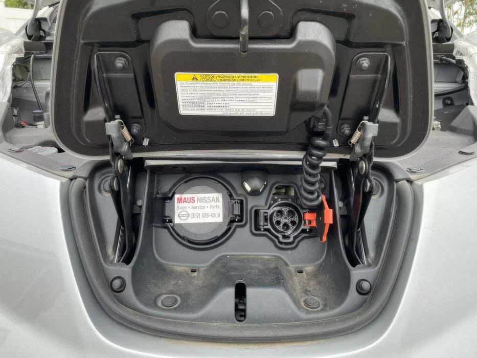 Nissan LEAF SL      2015