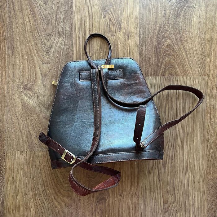 Mochila castanha em pele