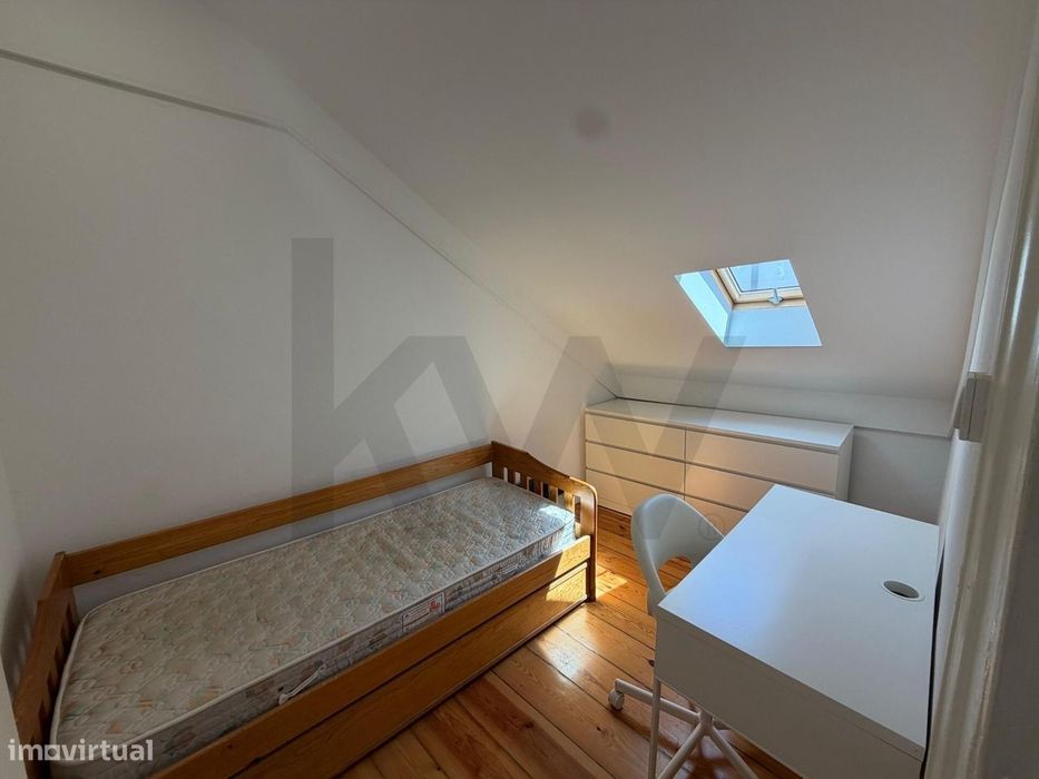 Apartamento T2 na Rua Maria Pia com vista para Monsanto