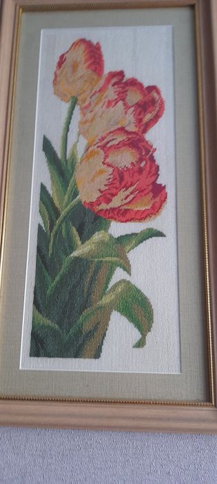 Вышивка Тюльпаны