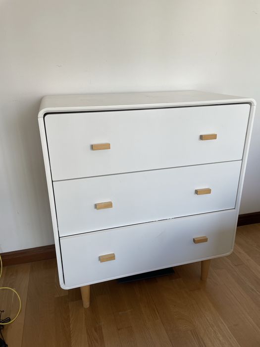 Cómoda com 3 gavetas