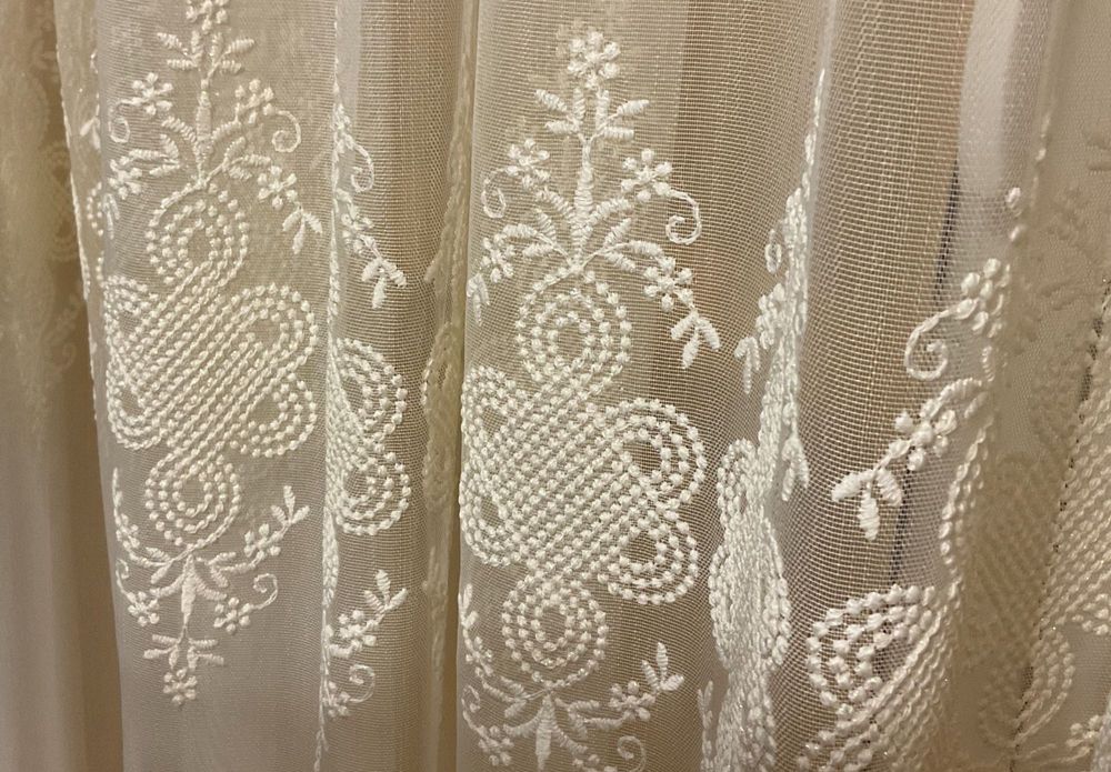 Firana na duże okno , haftowana