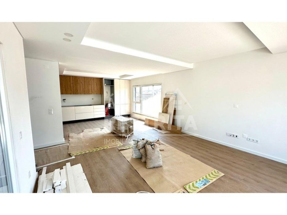 Moradia Nova T4+1 Isolada com Piscina - Charneca de Caparica (Almada)