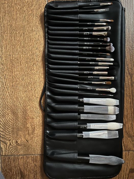 Сросно !! Набор фирменных кистей  - 24 шт