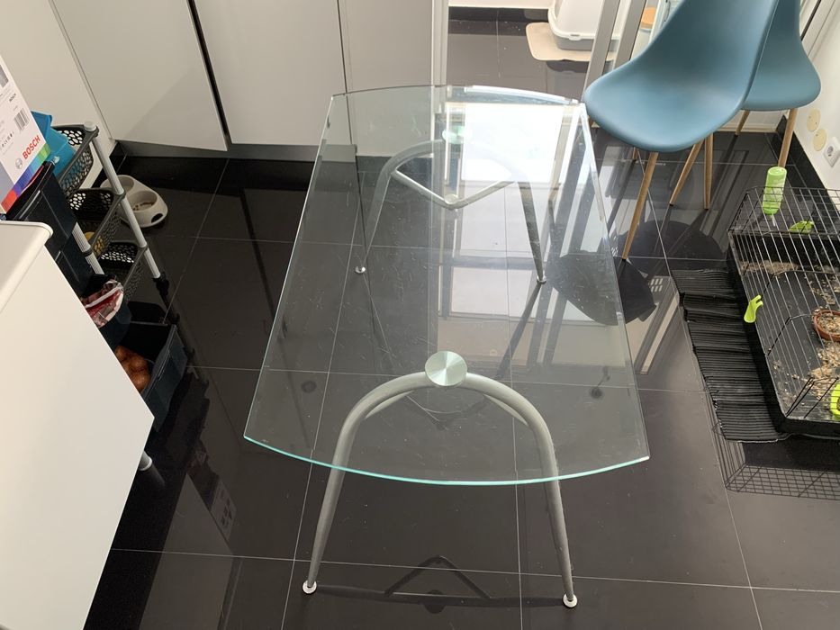 Mesa de cozinha em vidro