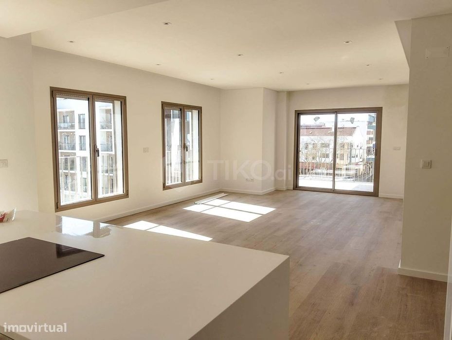 Apartamento T1 com Terraço em Montijo - Oportunidade de viver com conf — Montijo E Afonsoeiro, Setúbal