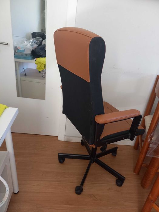 Vende se cadeira de escritório nova