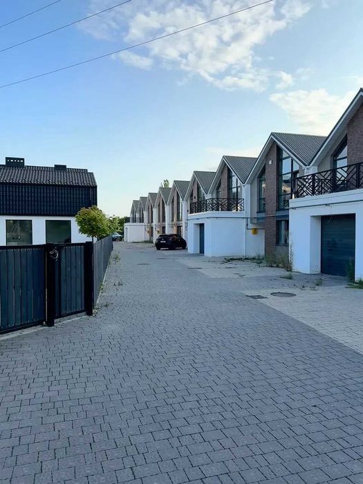 Таунхаус з ремонтом та частково з меблями всього в 8хв від стометрівки