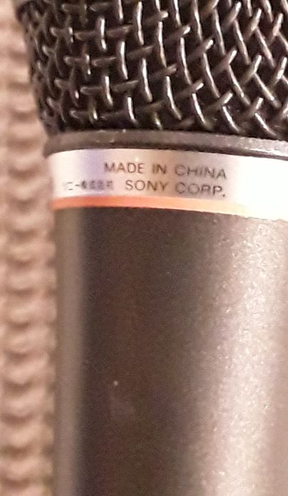 Microfone Sony F-V410 Cardiod Dynamic Vocal Microphone, com caixa